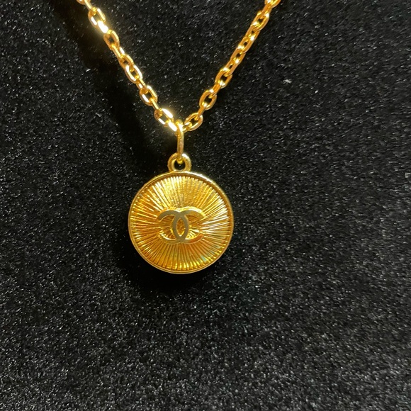 Authentic, exquisite CHANEL Necklace - Picture 6 of 11